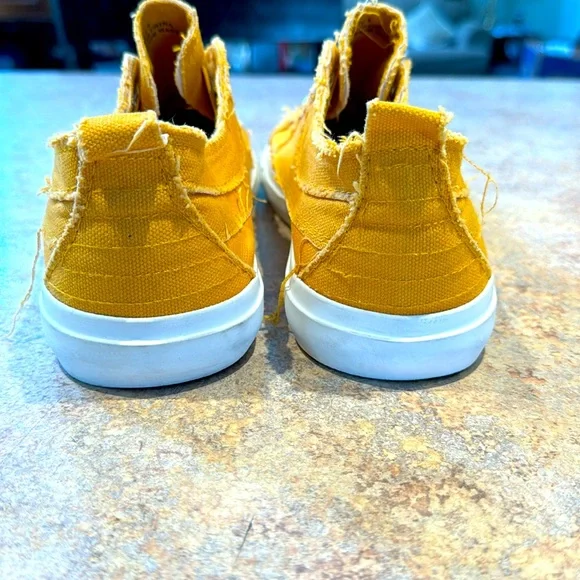 Corky’s Golden Yellow Canvas Sneakers women size 9 - Picture 3 of 5